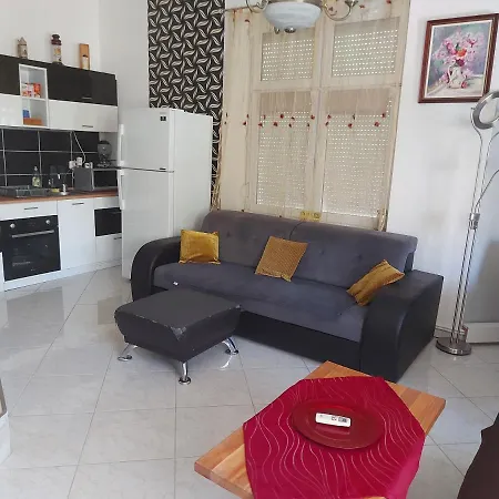 Apartment Corner Apartman 2 *